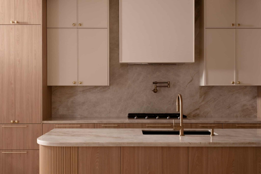 Kitchen - transitional kitchen idea in Toronto