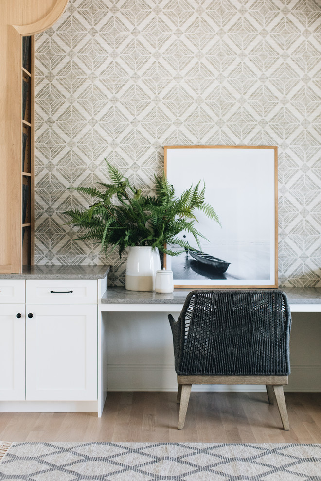 Example of a transitional home design design in Chicago