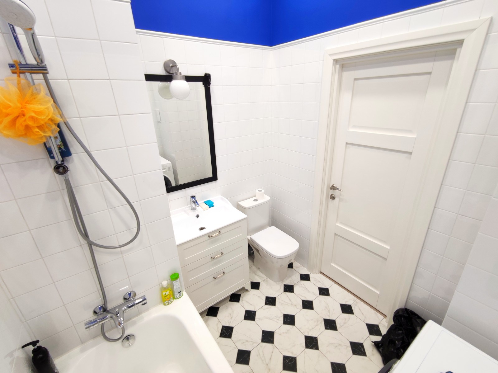 Светлая ванная комната