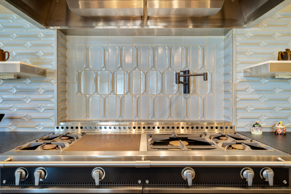 Transitional kitchen photo in Orange County