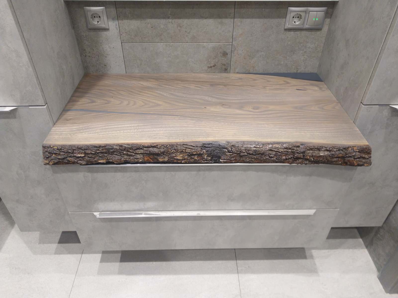 Столешница в ванную комнату из слэба карагача