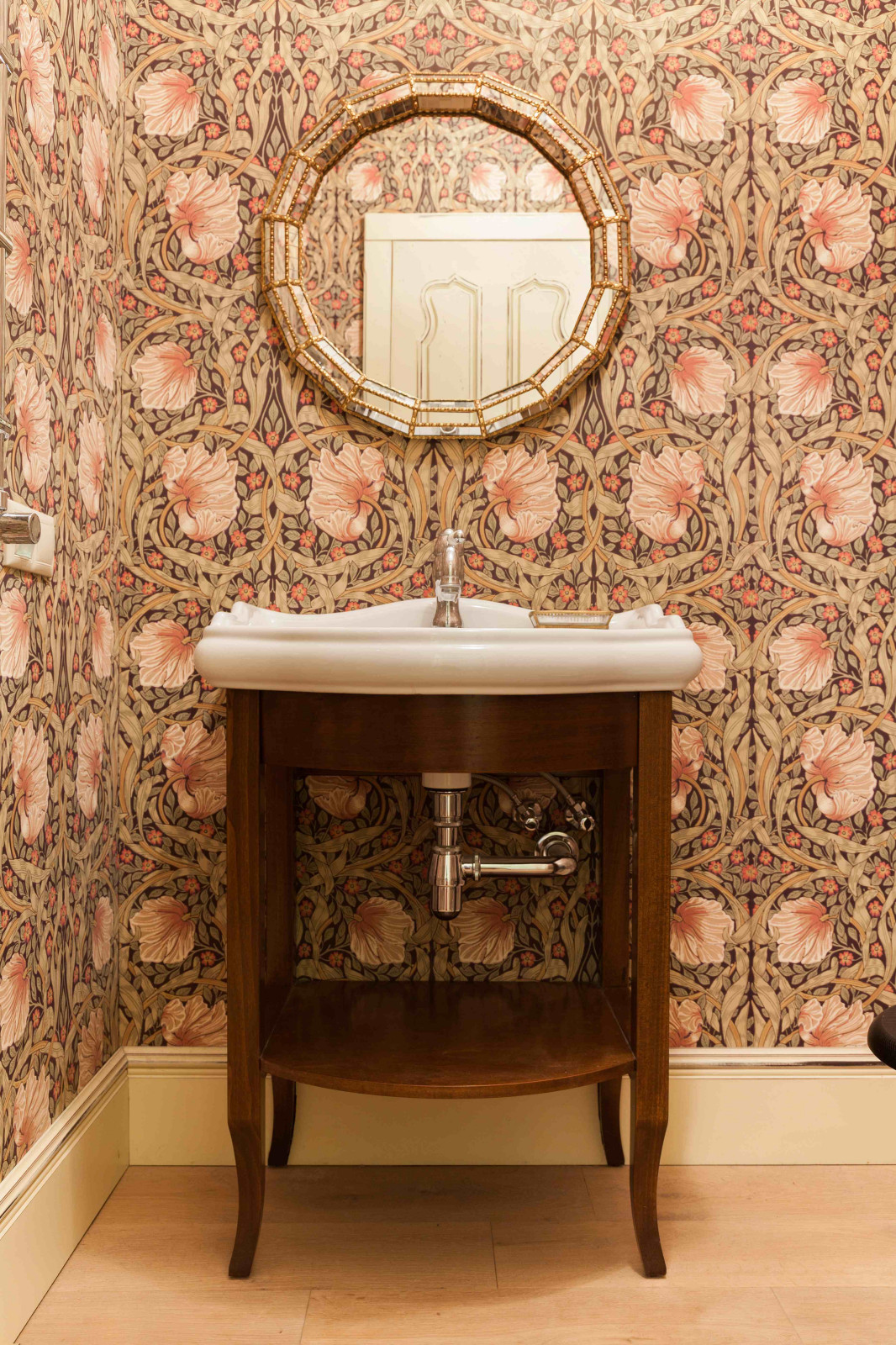 Фрагменты оформления загородного дома в поселке "Довиль", Одинцовский р-н, МО