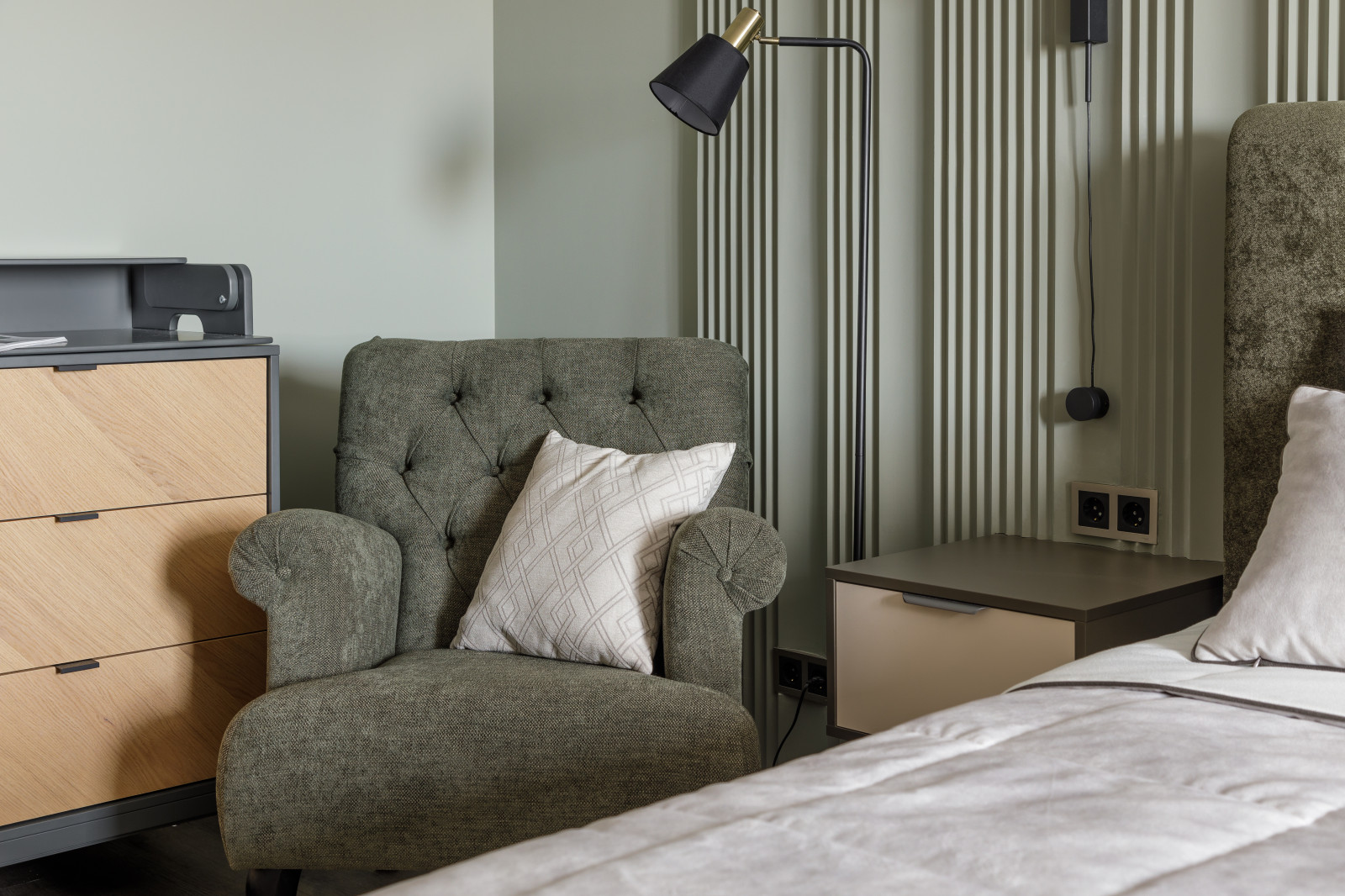 Интерьер квартиры в Приморском районе Санкт-Петербурга с видом на Лахта Центр