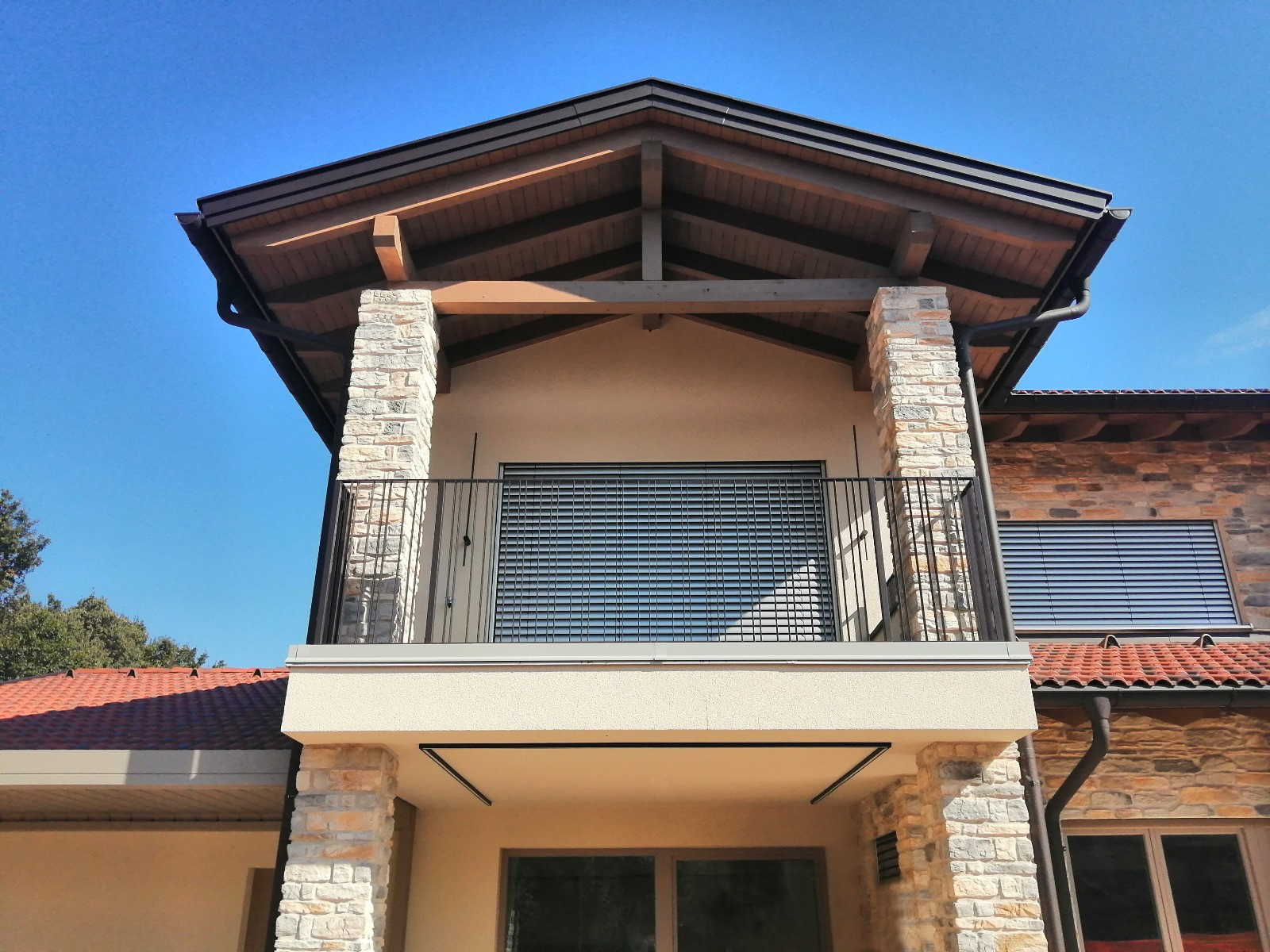 Balcony - modern balcony idea in Other