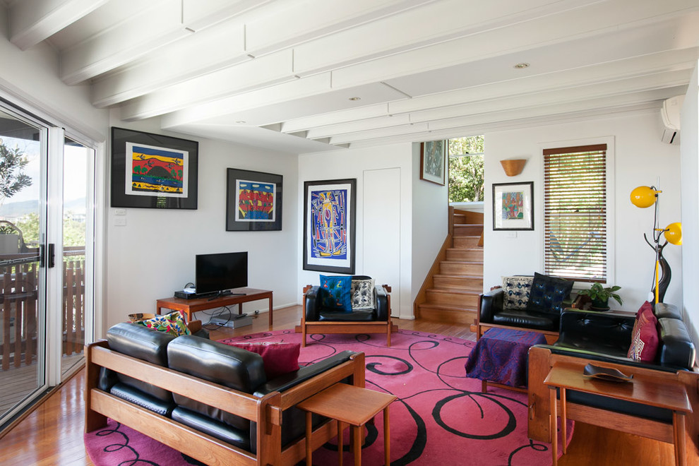This is an example of a midcentury living room in Wollongong.