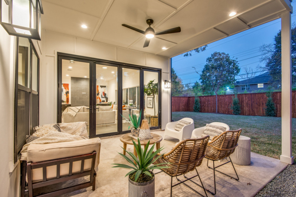 Inspiration for a transitional home design remodel in Dallas