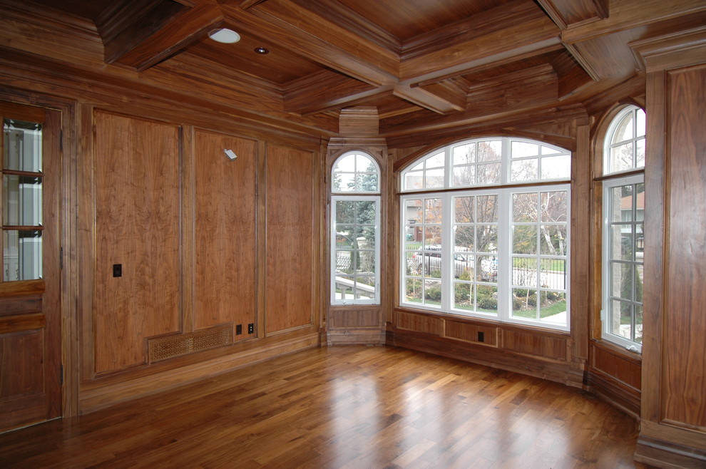 Example of a transitional home design design in Toronto