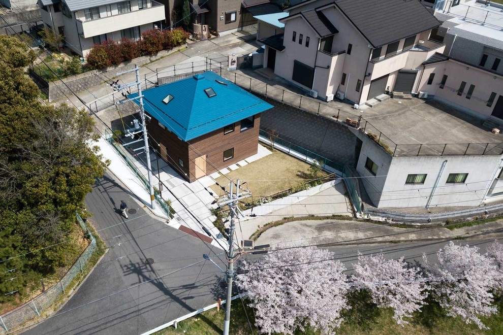 大阪にある低価格の中くらいなコンテンポラリースタイルのおしゃれな家の外観の写真