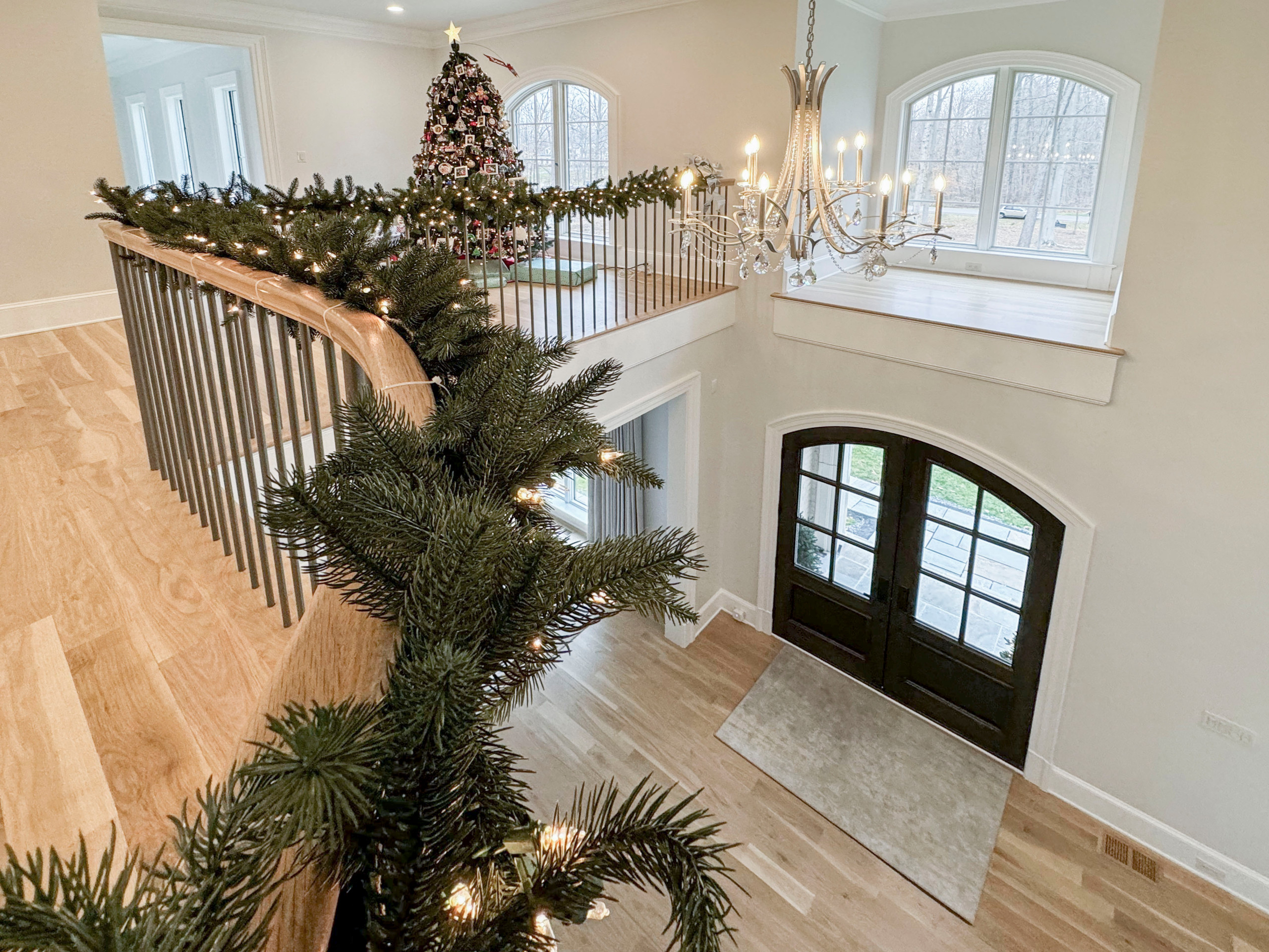 116_Elegant & Eye-catching Curved Staircase, Leesburg VA 20175
