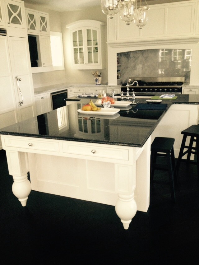 Inspiration for a mid-sized transitional u-shaped dark wood floor eat-in kitchen remodel in Chicago with a farmhouse sink, recessed-panel cabinets, white cabinets, granite countertops, metallic backsplash, metal backsplash, paneled appliances and an island