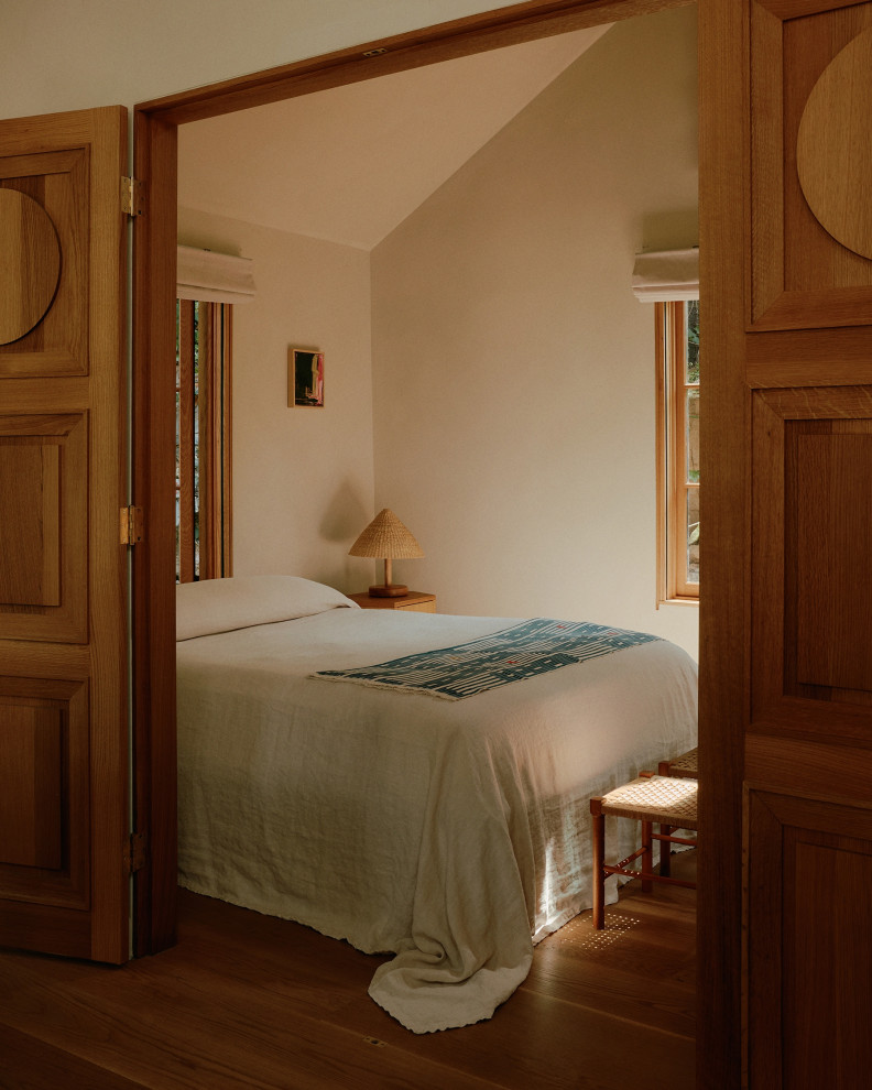 Example of a mountain style bedroom design in Los Angeles