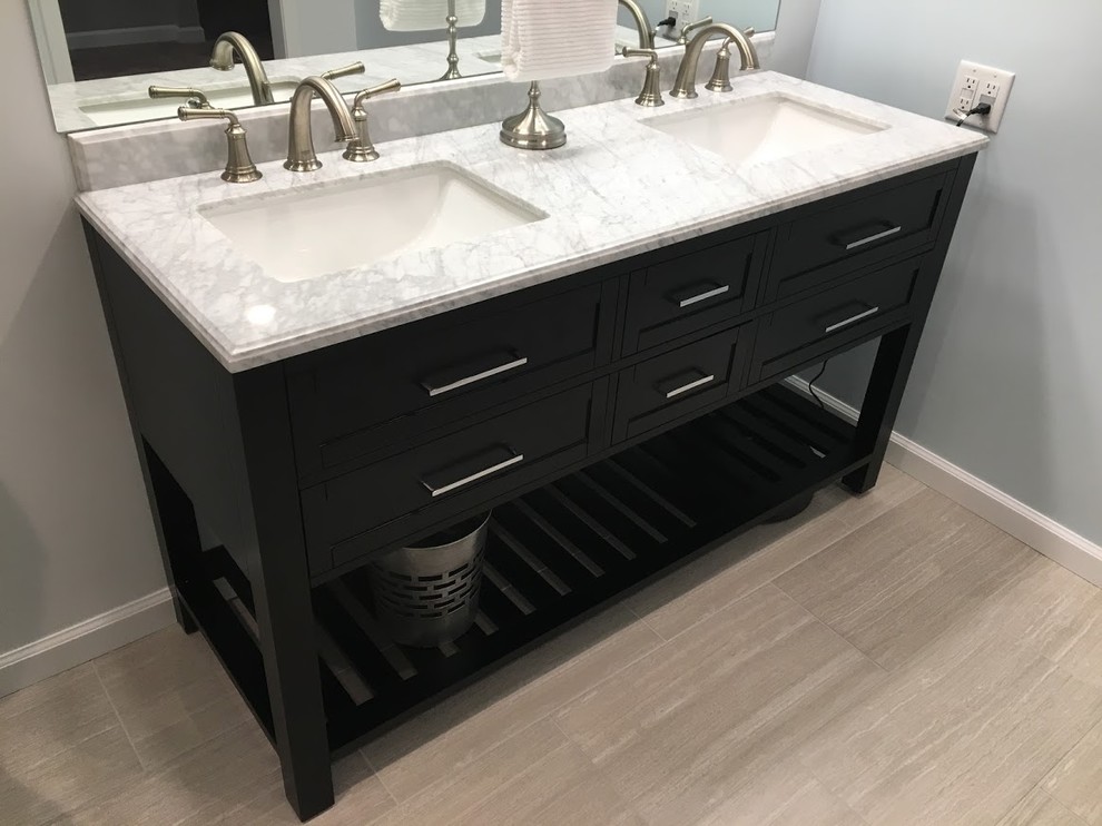Bathroom - transitional bathroom idea