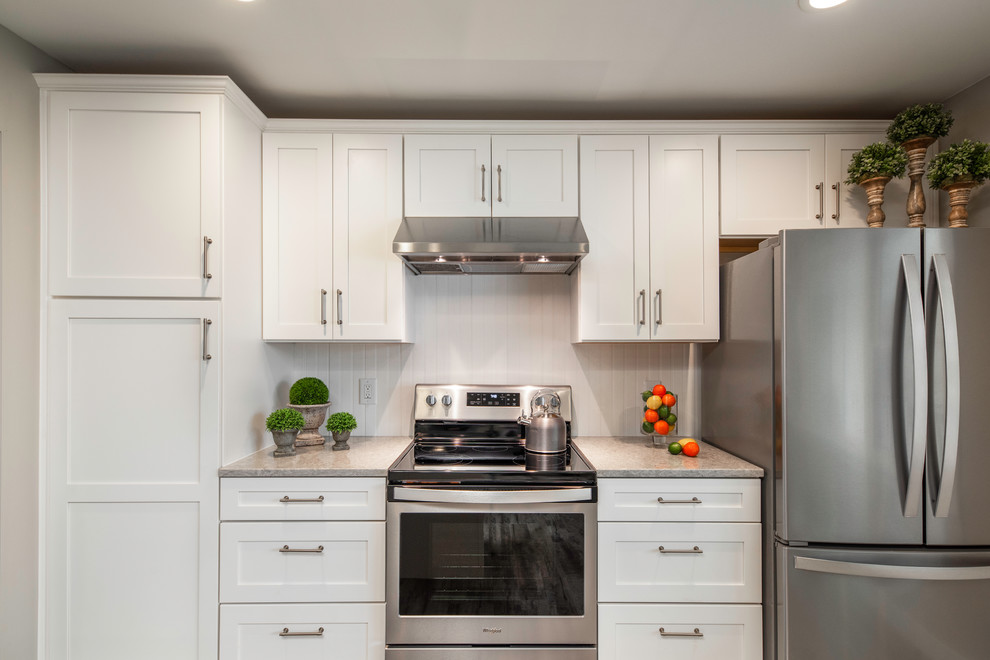 Kitchen - transitional kitchen idea