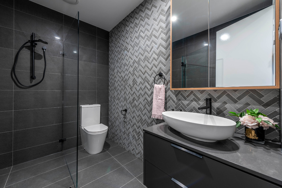 Design ideas for a contemporary bathroom in Canberra - Queanbeyan.