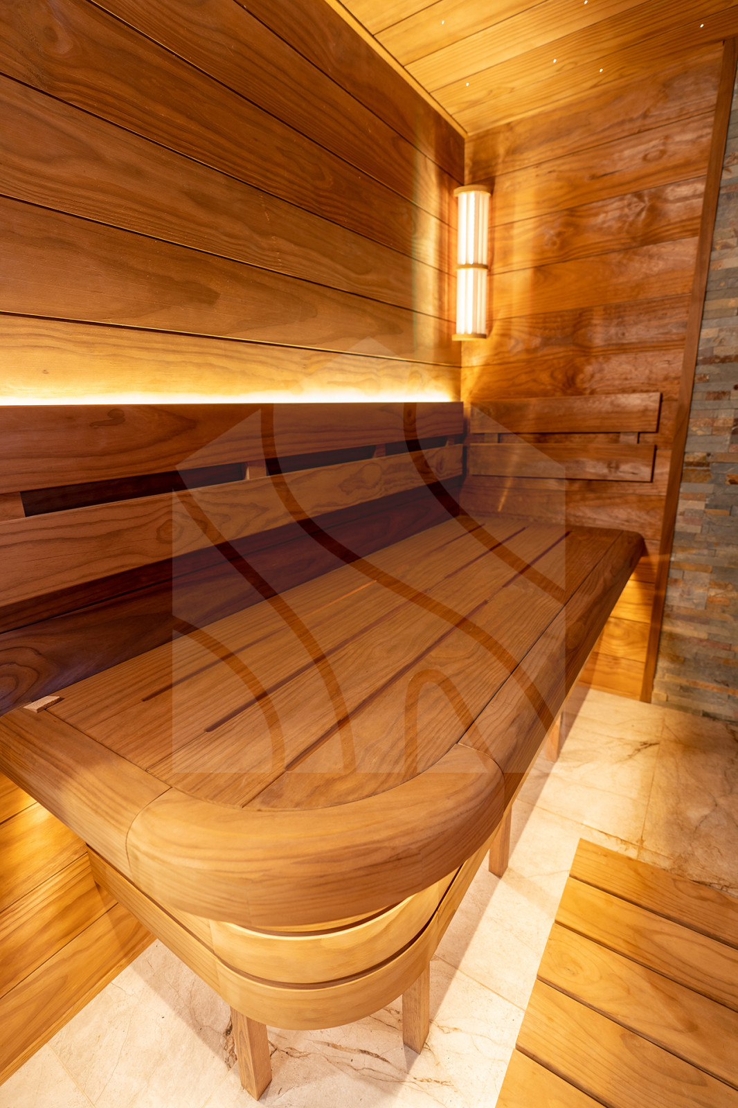 Фигурные 3D-полки и отделка из новозеландской сосны Пино Премио