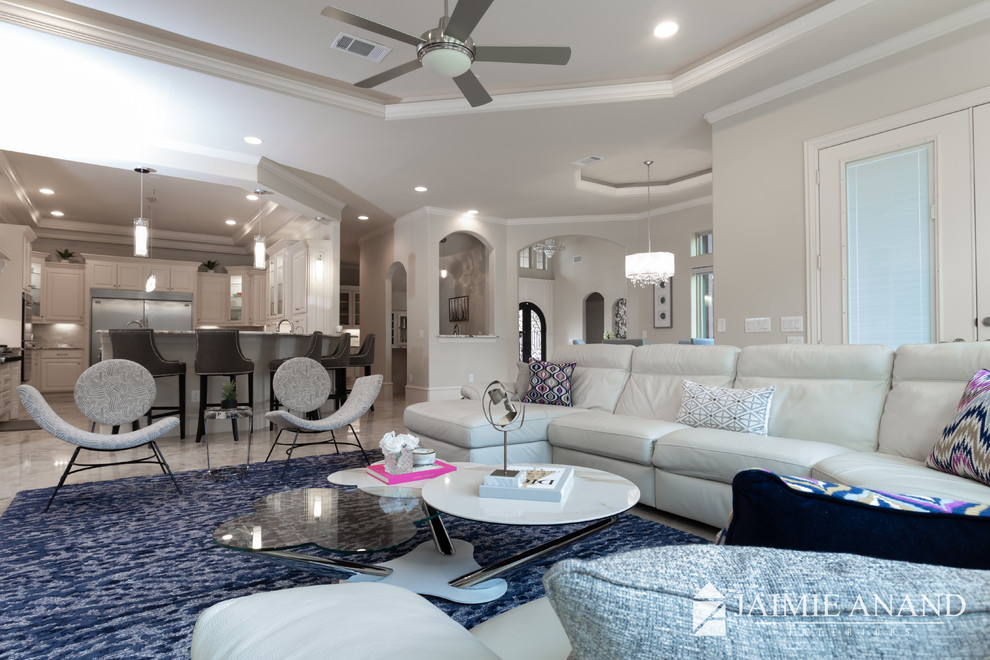 Example of a transitional home design design in Austin