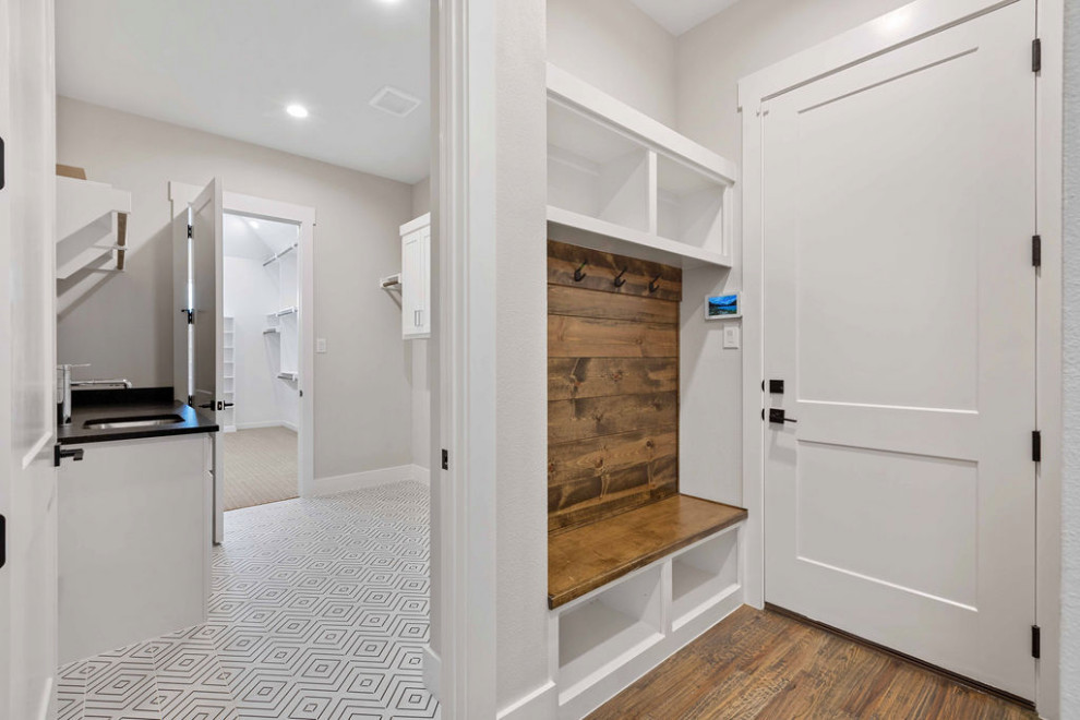 Design ideas for a country laundry room in Dallas.
