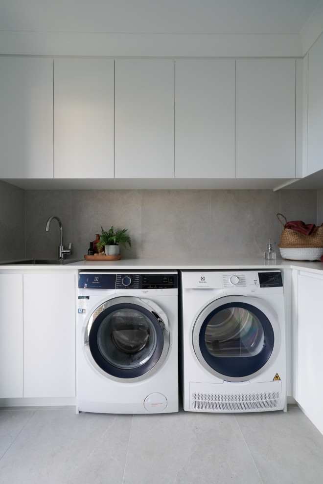 Design ideas for a modern laundry room in Canberra - Queanbeyan.