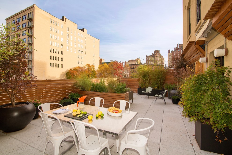 Deck container garden - contemporary rooftop rooftop deck container garden idea in New York with no cover