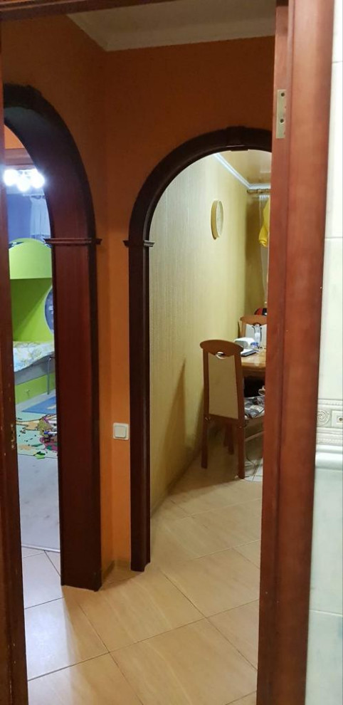 Коридор "ДО" ремонта по проекту "СЕВЕРНАЯ ВЕСНА" в СПБ