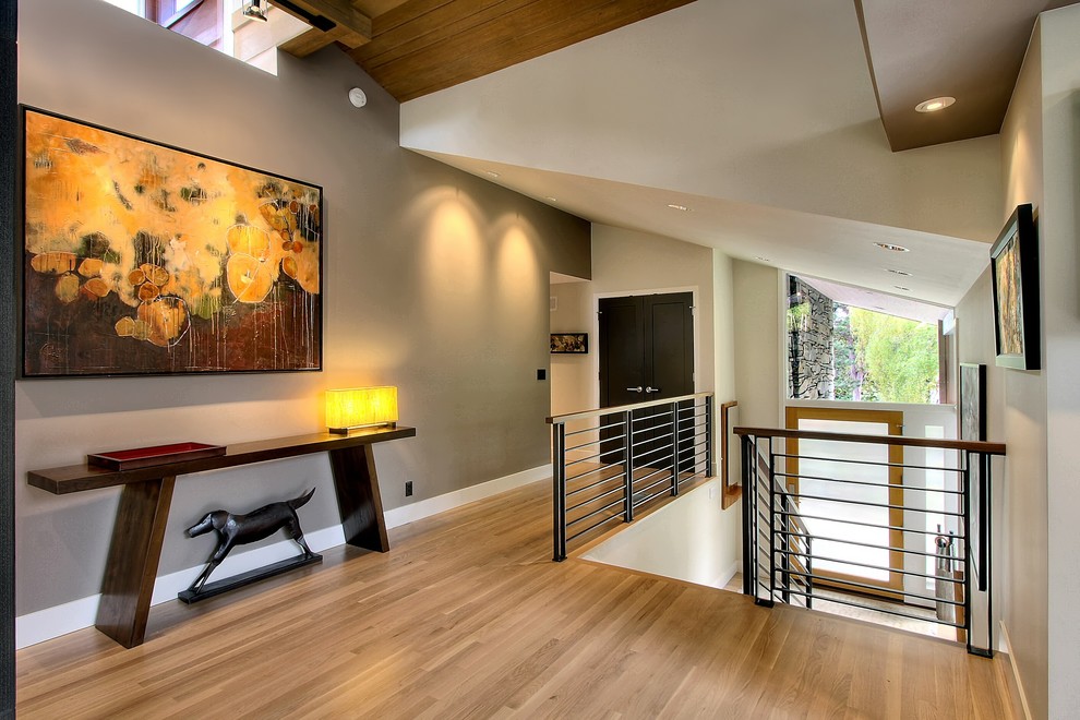 This is an example of a contemporary entryway in Seattle.