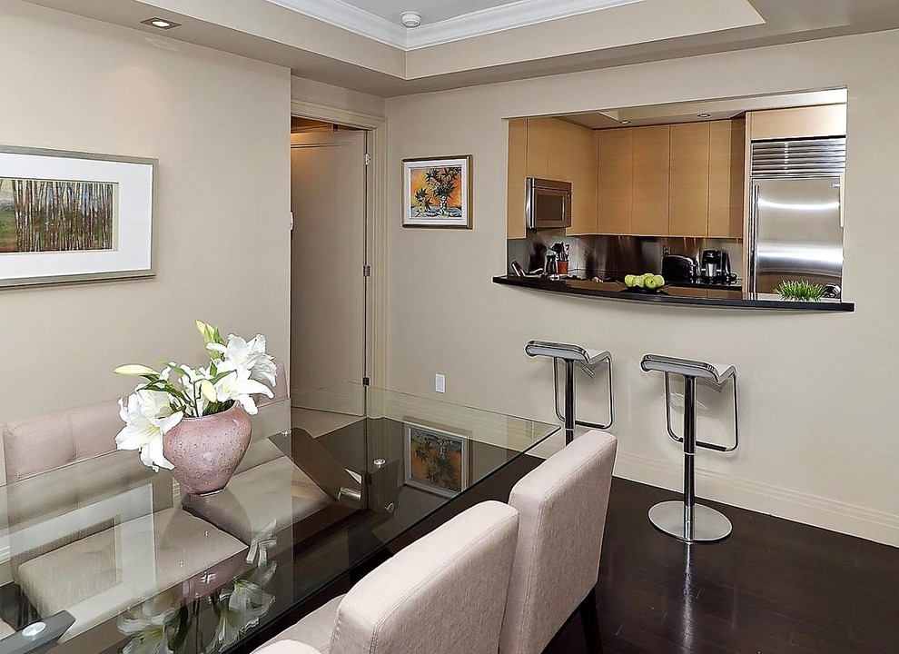 Example of a transitional kitchen design in Toronto
