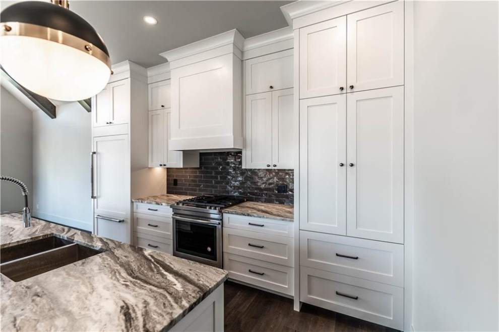 Kitchen - kitchen idea in Calgary