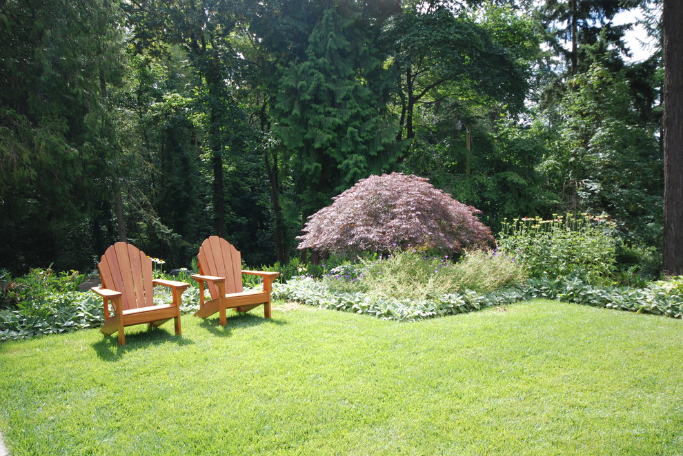 Mid-sized traditional backyard shaded formal garden in Portland.