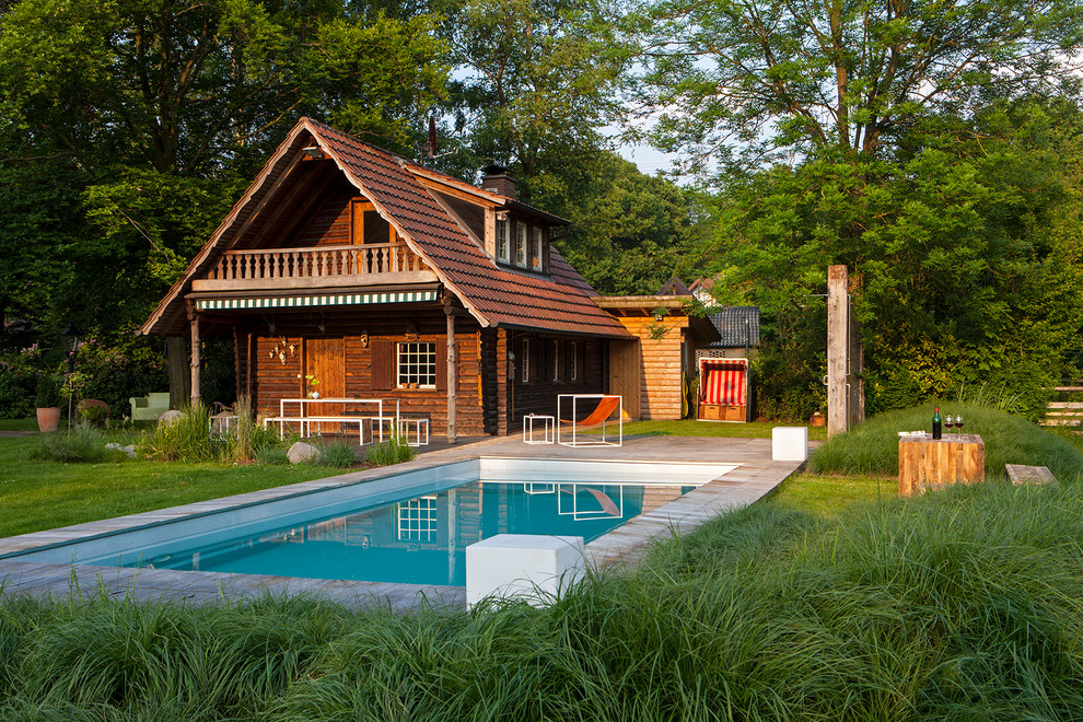 Moderner Pool in Sonstige