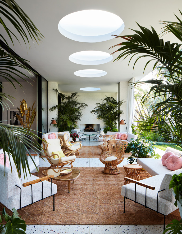 Inspiration for a midcentury patio in Los Angeles.