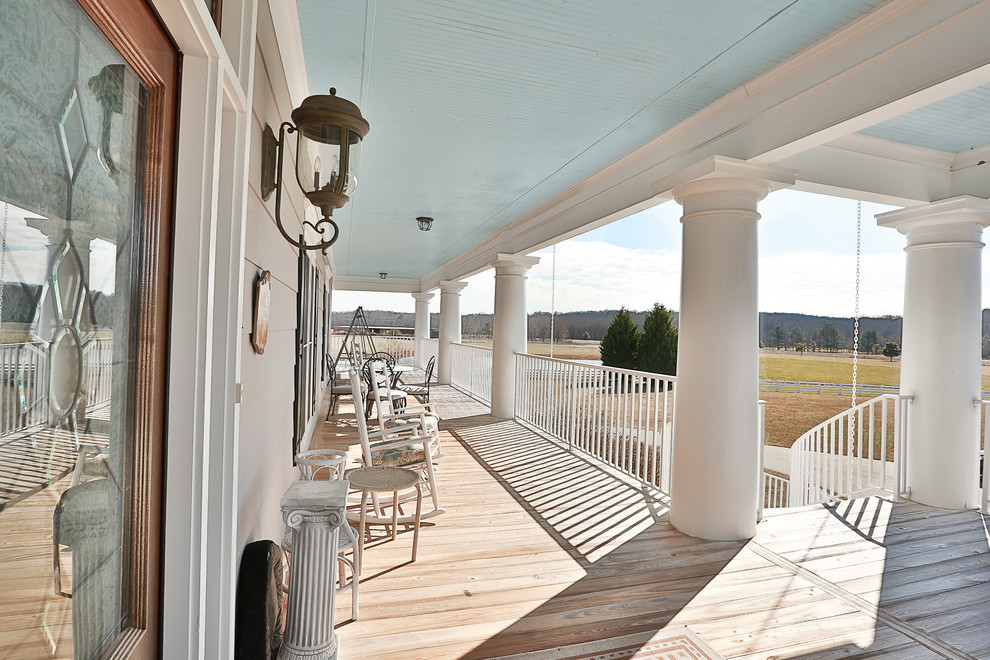 This is an example of an expansive traditional verandah in Atlanta.
