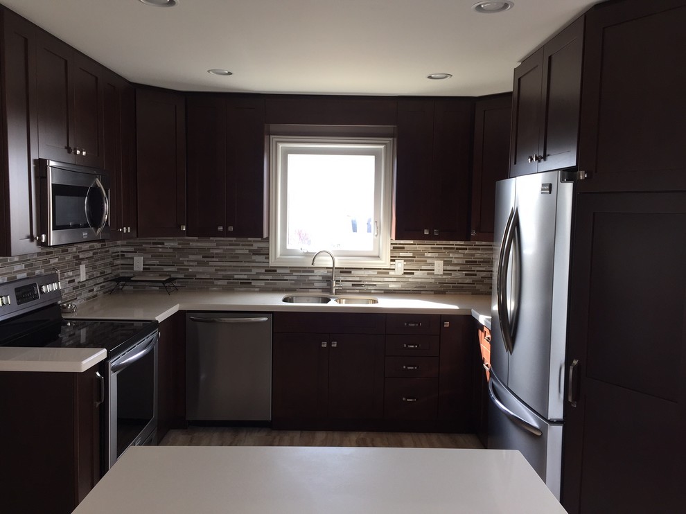 Inspiration for a transitional kitchen remodel in Toronto