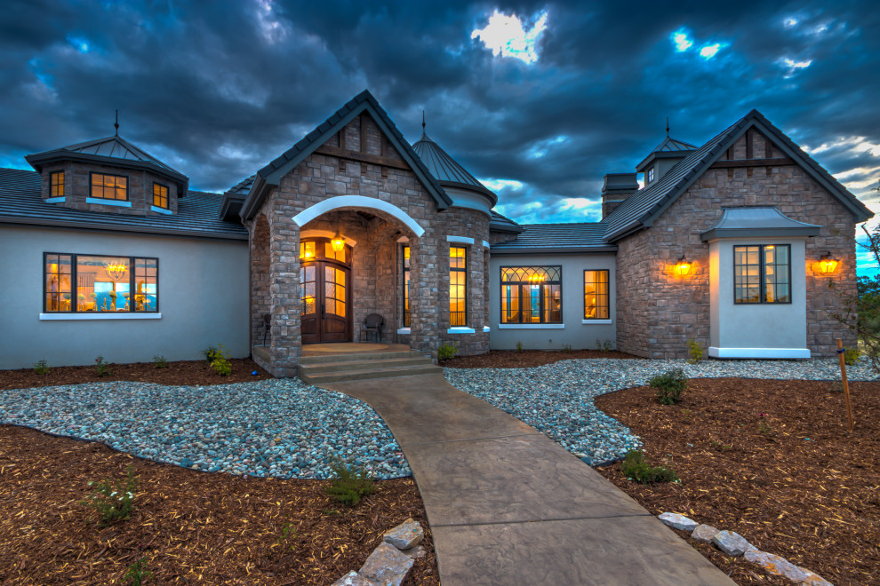 Inspiration for a transitional home design remodel in Denver