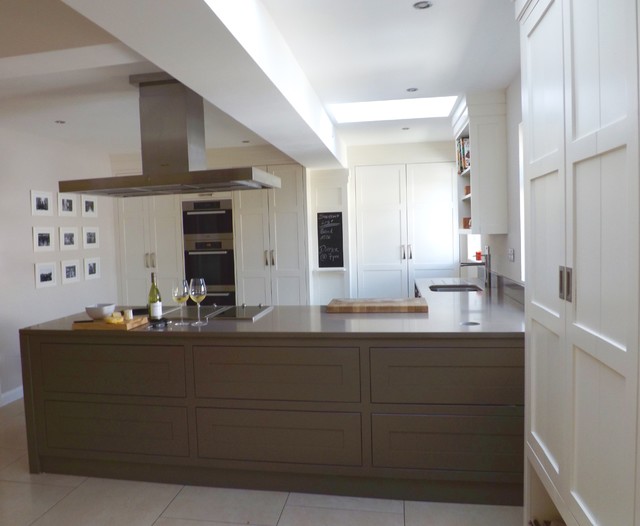 Two toned kitchen cocina