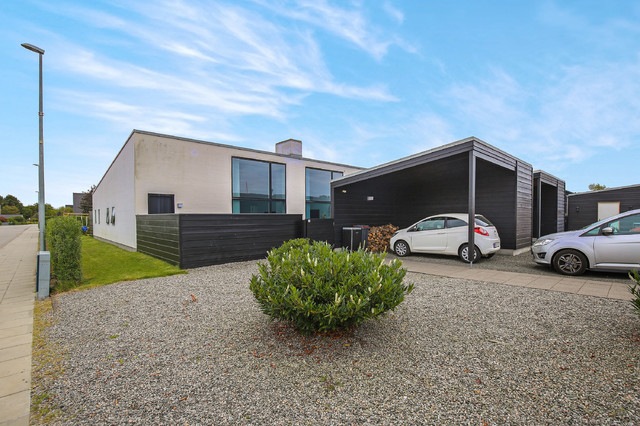 B&oslash;gevej 1A  9230 modern-exterior