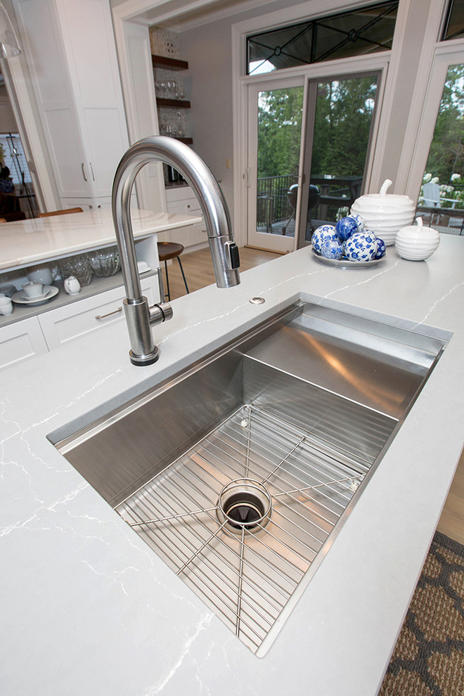 Transitional kitchen photo in Cincinnati