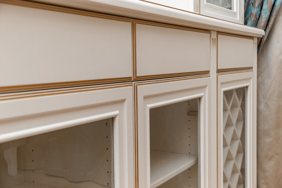 Комод в столовой