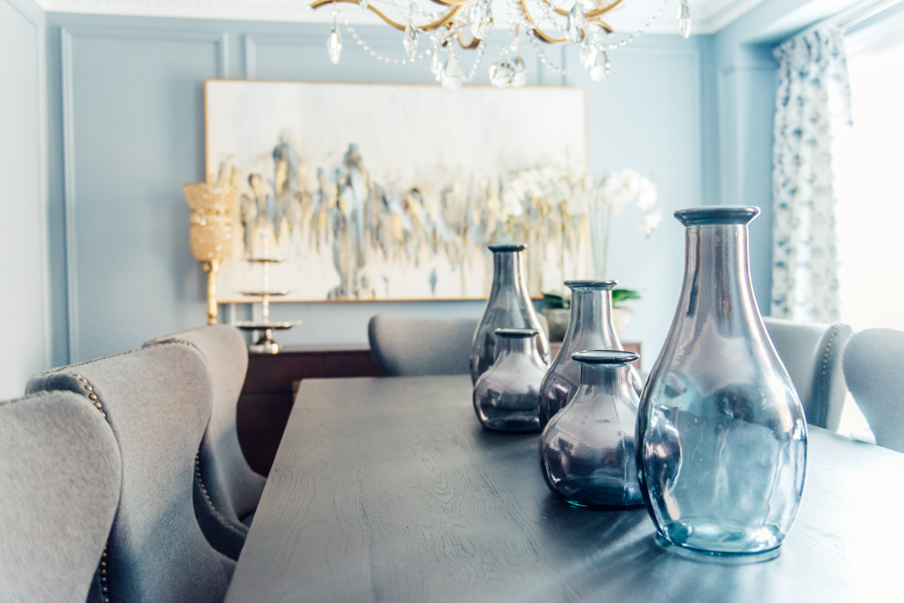 Inspiration for a transitional home design remodel in Toronto