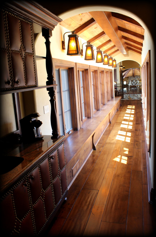 This is an example of a traditional hallway in Salt Lake City.