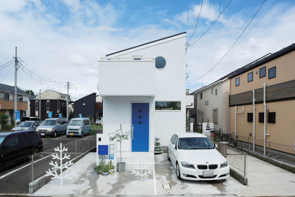 Photo of a mid-sized scandinavian two-storey white house exterior in Tokyo Suburbs with mixed siding, a shed roof and a metal roof.