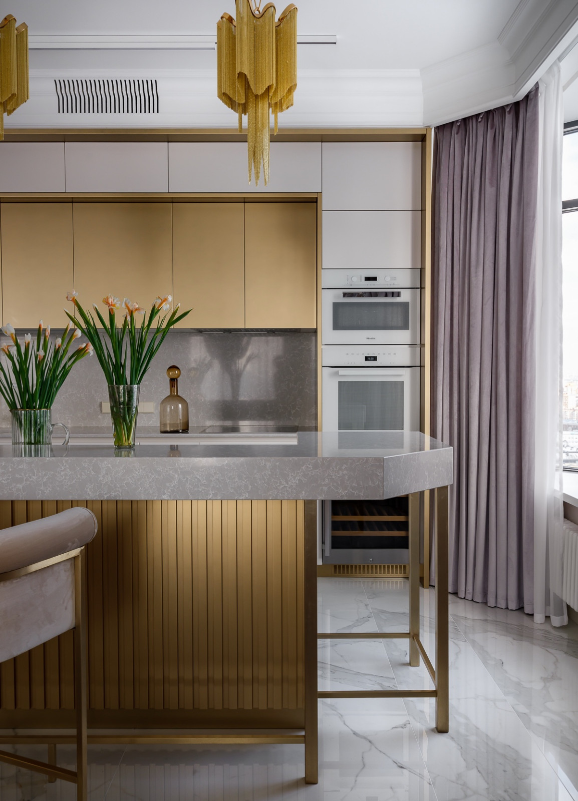 Люкс интерьер кухни в Квартире 160 кв. м. в стиле Неоклассика