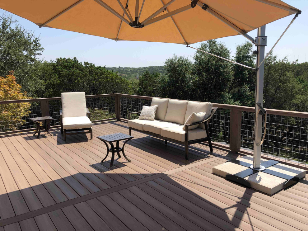 Ejemplo de terraza bohemia extra grande en patio trasero con cocina exterior y barandilla de varios materiales