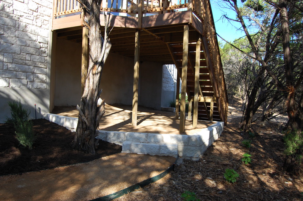 Example of a mountain style home design design in Austin