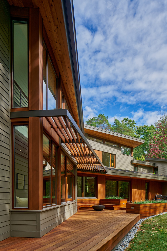 This is an example of a contemporary home design in Grand Rapids.