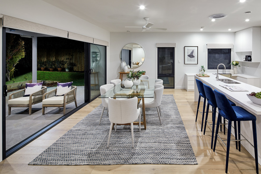 Inspiration for a contemporary dining room in Sydney.