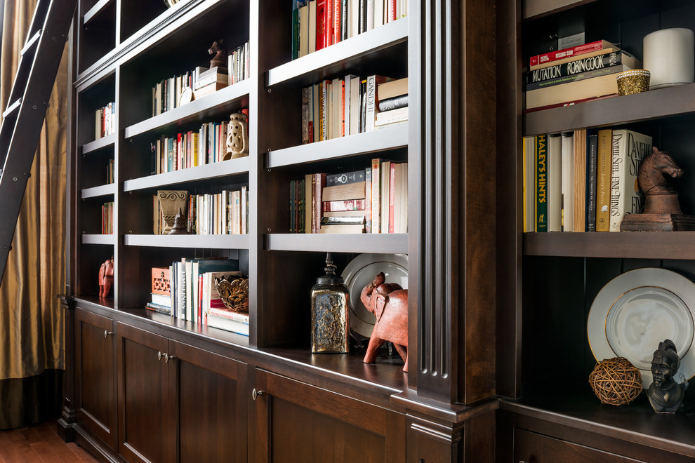 Home office - traditional home office idea in Toronto