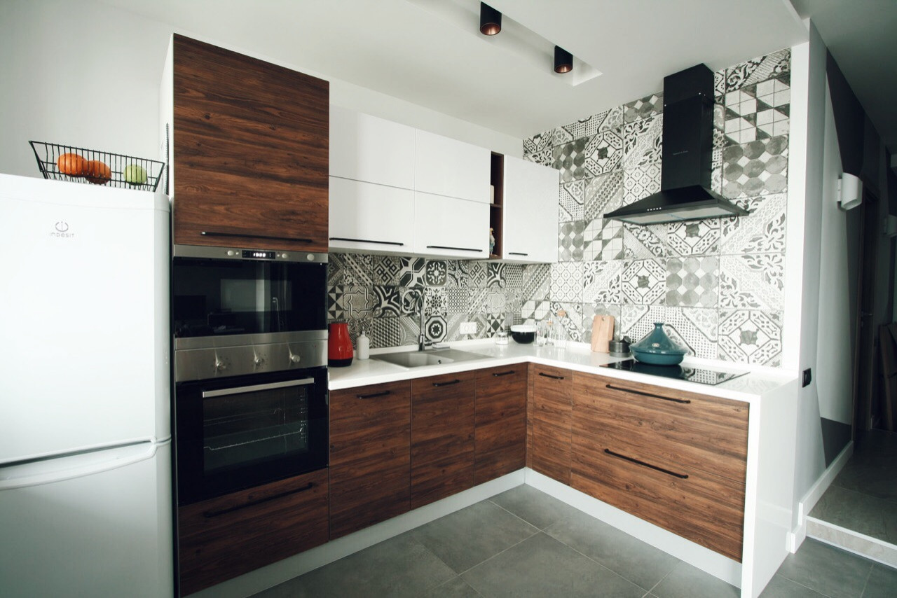 Современная угловая кухня