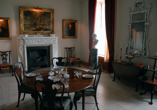 Hand Carved Fireplaces klassisch-wohnbereich