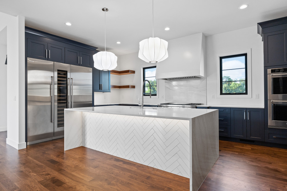 Kitchen - modern kitchen idea in Cedar Rapids