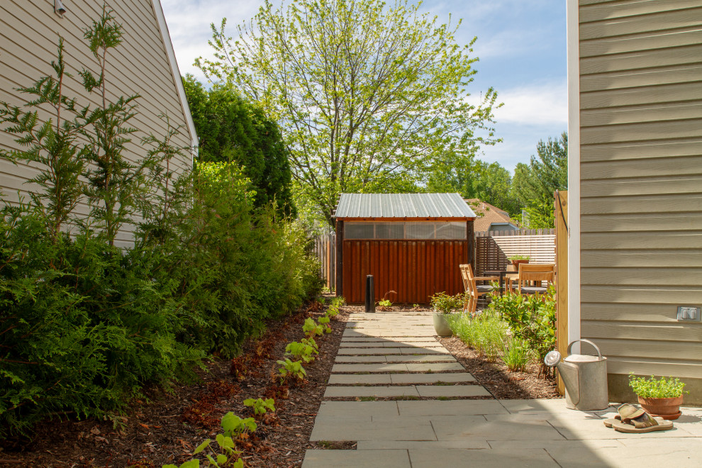 Inspiration for a mid-sized contemporary side yard patio in New York with concrete pavers.